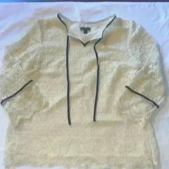 Gorgeous Talbots lace top with black velvet trim - Picture 2 of 8